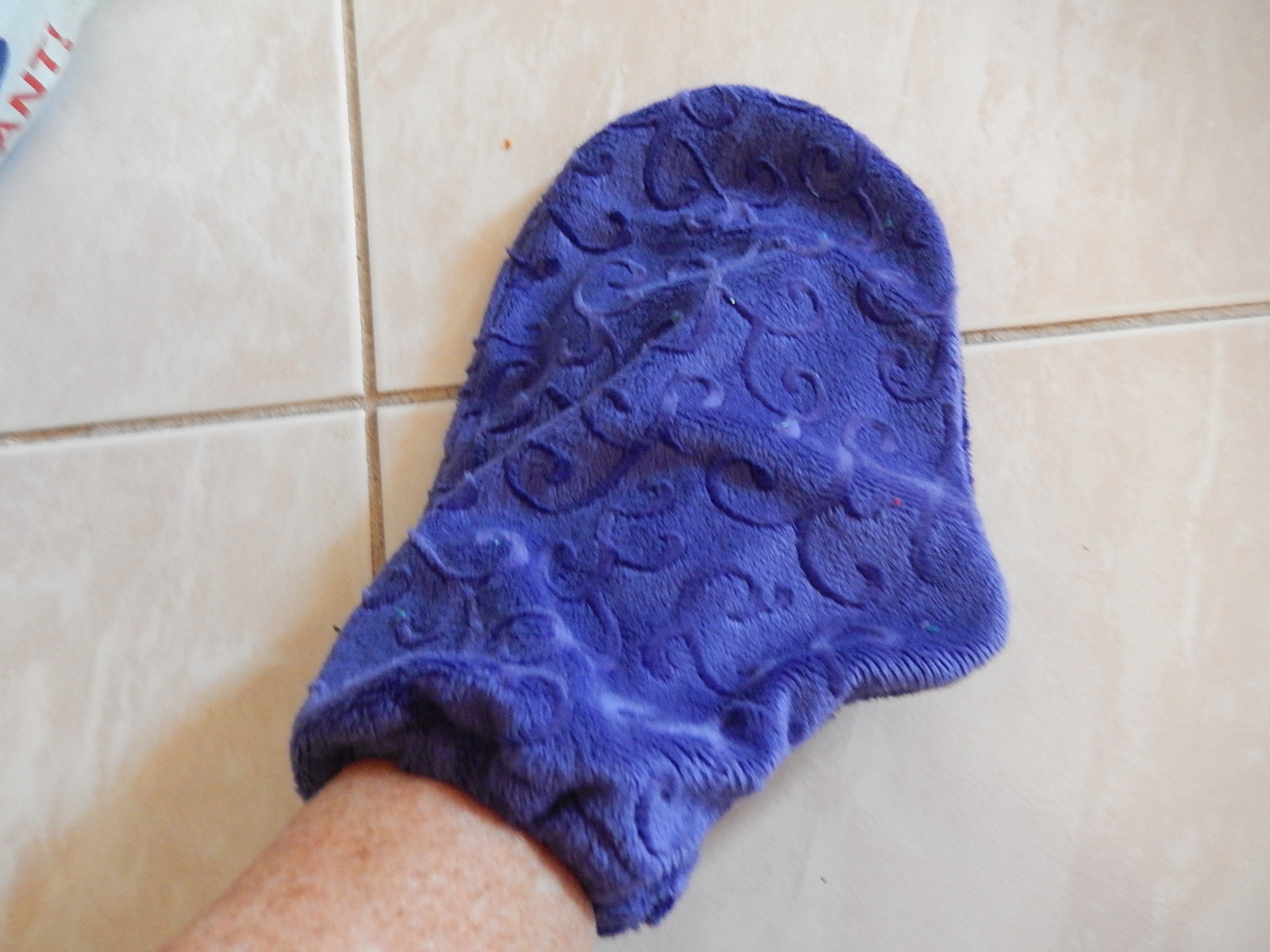 Bliss balls purple on hand