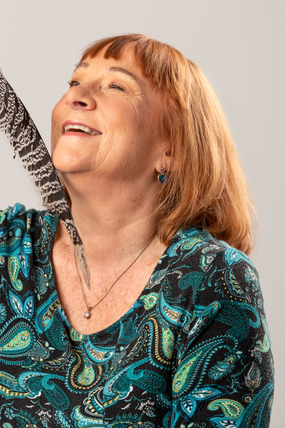 Ally feather tickle neck