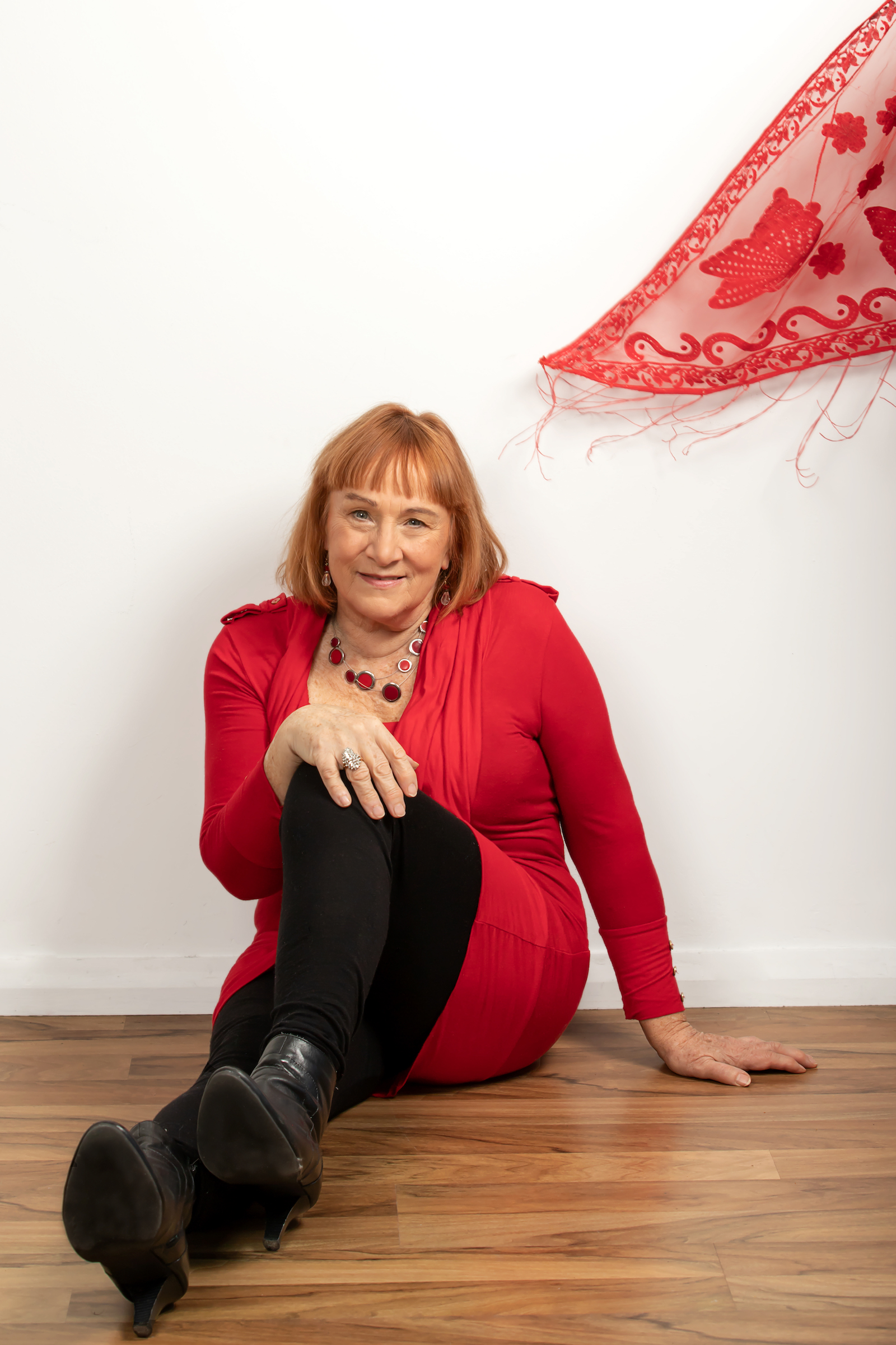 Ally red black seated sm